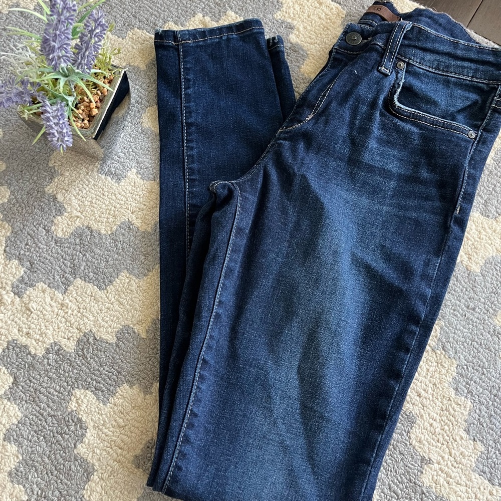 Joe’s jeans dark wash skinny jeans. Size 29.